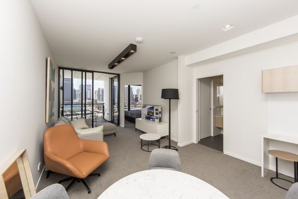 STUNNING CITY VIEWS FURNISHED APARTMENT IN SOUTH BRISBANES BEST LOCATION - Photo 1