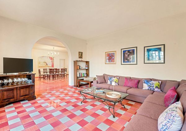 Villa in Affitto a Forte dei Marmi – Zona: Roma Imperiale