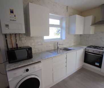 3 bedroom end of terrace house to rent - Photo 6