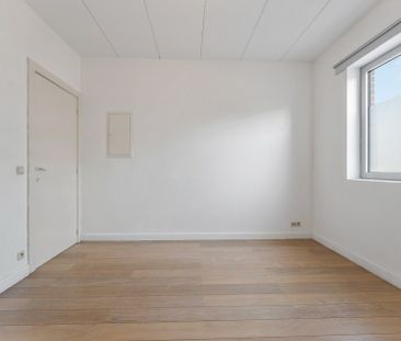 Gelijkvloers appartement met 1 à 2 slaapkamers, tuintje en garagebox - Photo 2