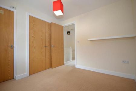 2 bed Semi-detached in Mermaid Close , Gravesend, DA11 9EF - Photo 5