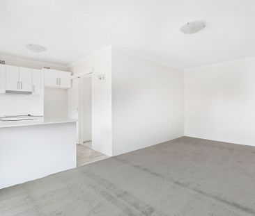 Coastal Comfort Meets Contemporary Living - Photo 6