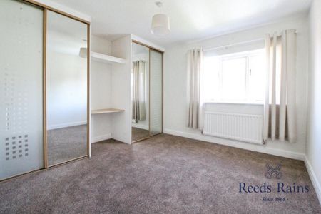 2 bedroom semi-detached house to rent - Photo 3