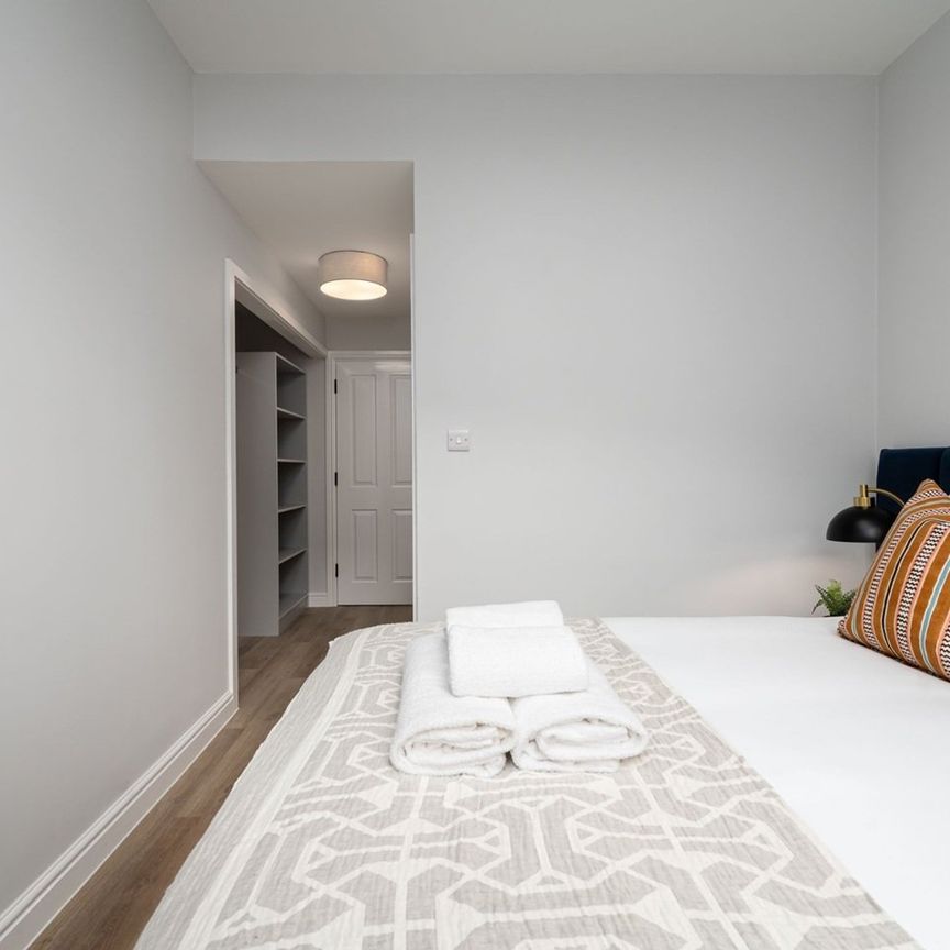 2 Bed Flat, Park Street, BS1 - Photo 1