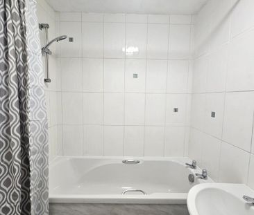 Runnymede Court, West End, SOUTHAMPTON - Photo 2