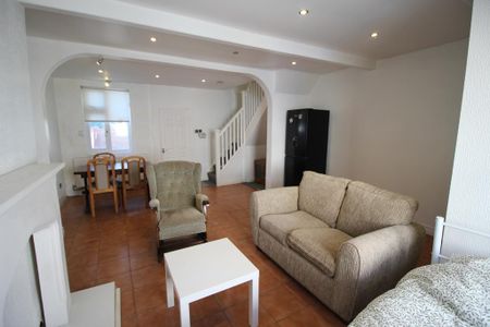 2 bedroom terraced house to rent - Photo 2