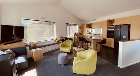 Winter Retreat in the Treetops – Double-Storey Home - Photo 5