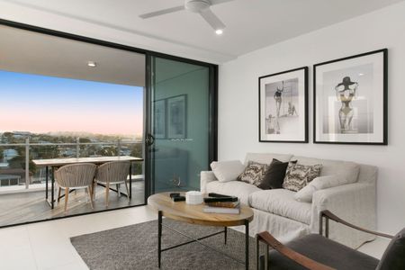 One Bedroom Apartment with multi-purpose room - Photo 2