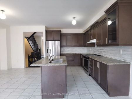 Property For Lease | N9098622 - Photo 5