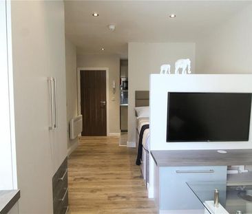 Studio to rent - Photo 1