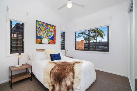 MODERN LIVING - Photo 3