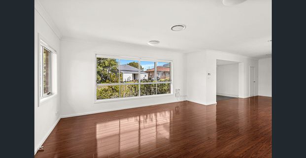 Large Four Bedroom Family Home! - Photo 1