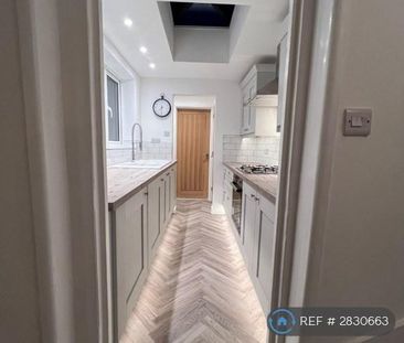 3 bedroom terraced house to rent - Photo 4