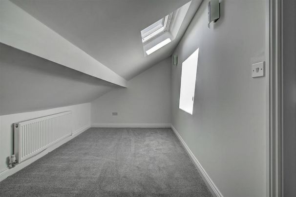 5 bedroom semi-detached house to rent - Photo 1