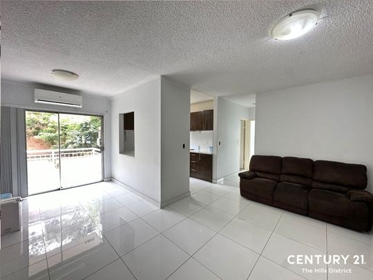 Spacious 2 Bedroom Unit in Prime Location - Photo 1