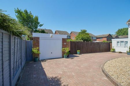 3 bedroom semi-detached house to rent - Photo 2