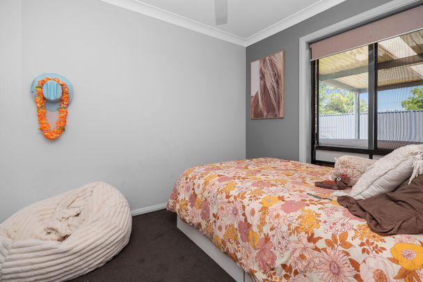 WONDERFUL 4 BEDROOM HOME! - Photo 1