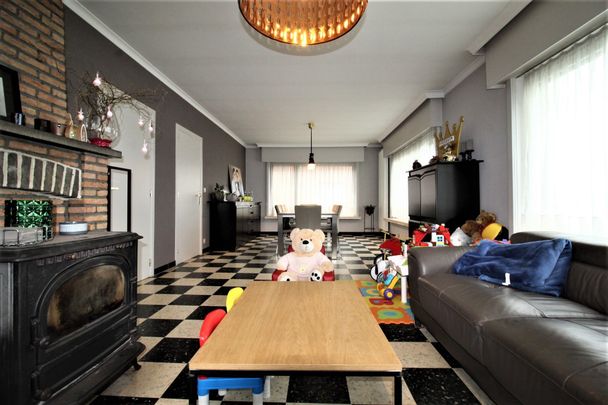 Ruime woning (205 m²) te huur in Oostrozebeke – centraal gelegen tussen Waregem en Tielt - Photo 1