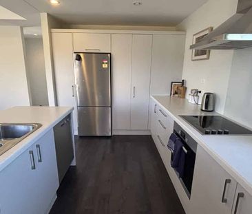 Modern Family Home in Sought-After Faringdon - Photo 5