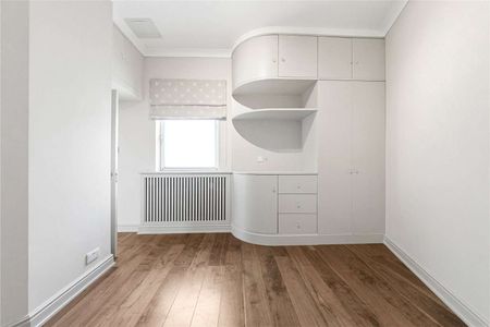A spacious two bedroom, two bathroom penthouse conversion apartment in the City of London opposite the Tower of London, The Thames and Tower Bridge. - Photo 3
