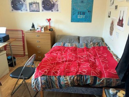 4 bedroom semi-detached house to rent - Photo 2