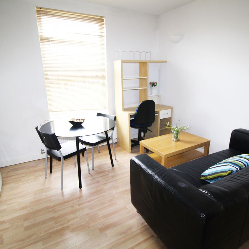 Flat 2B, 31 Kelso Road, LS2 9PR, Leeds - Photo 1