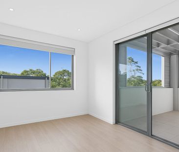 Light-Filled Coastal Living in a Peaceful Cul-De-Sac - Photo 4