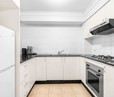 Spacious Ground Floor Apartment with Oversized Living & Entertainer... - Photo 4