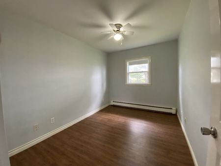 CHARMING 3-BED, 1-BATH SEASIDE FLAT | 1754 SHORE ROAD, EASTERN PASSAGE | $2,495 INCLUDES OIL AND WATER AVAILABLE NOW – OCEAN VIEWS, STEPS TO FISHERMAN’S COVE & BEACHES - Photo 3