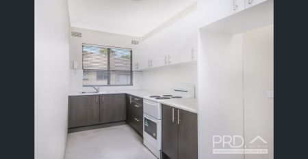 CHARMING ONE-BEDROOM UNIT - Photo 4