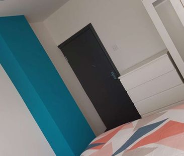 Town Centre Property Room 5 - Photo 2