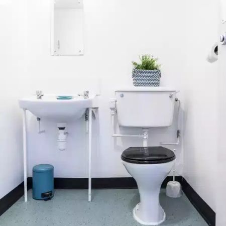 Silver Lounge room - Photo 5