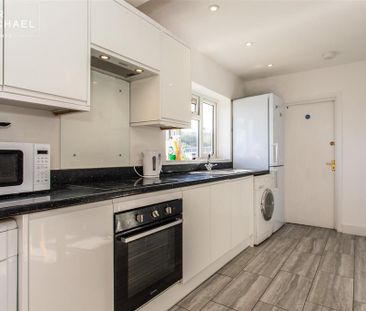 5 bedroom semi-detached house to rent - Photo 4