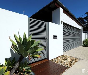 🌴 Seaside Retreat - 3 Bedroom 1 Bathroom House for Rent 500m from t... - Photo 1