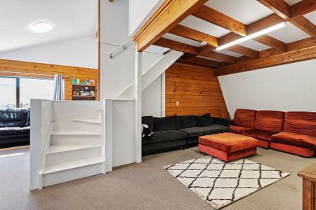 Location meets lifestyle - Uni & expressway nearby - Photo 2