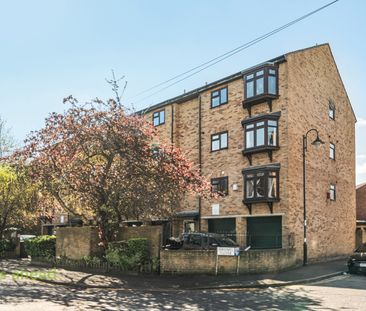 St. Aubyns Road, London, SE19 - Photo 2