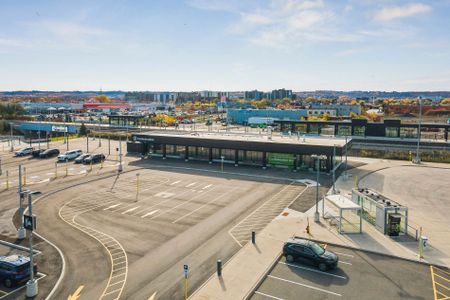 For Lease - 18 Lakefront Drive, Hamilton, Ontario - Photo 3