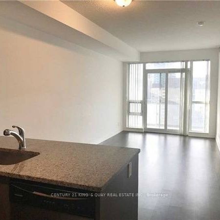 Yonge/Eglinton Beautiful 1Bdrm +Den 1Locker Near Subway, Shopping Mal - Photo 4