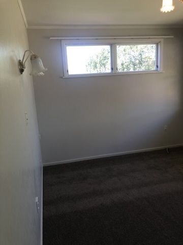 Step into this lovely, easy-care three-bedroom brick home with year-round comfort thanks to a heat pump and Moisture Master system. - Photo 4