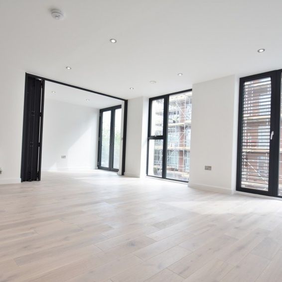 49 Station Road, 49 Station Road, Gerrards Cross,SL9 - Photo 1