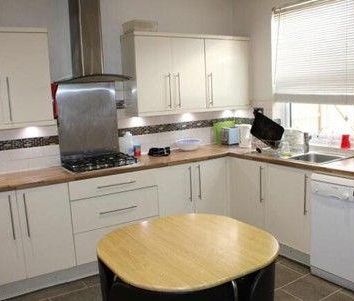 1 bedroom in a house share to rent - Photo 4