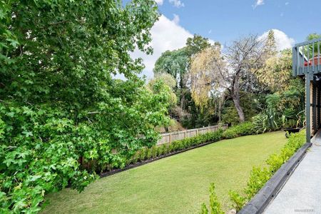 Spacious two bedroom modern flat in Browns Bay - Photo 4