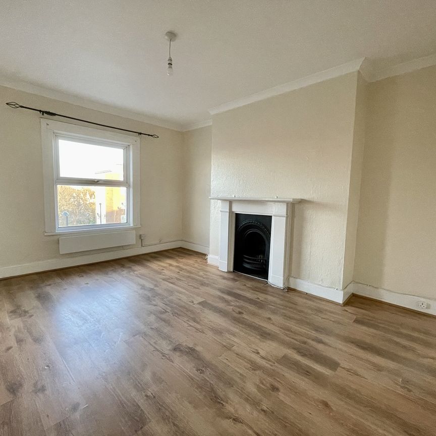 1 Bed Flat, Lower Addiscombe Road, CR0 - Photo 1