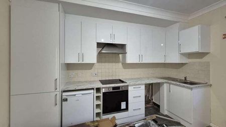 High Street, Cranford, TW5 - Photo 3