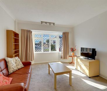 3 bedroom detached bungalow to rent - Photo 2