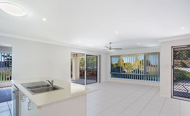 Modern 3 bedroom Air Conditioned Corner Duplex In Great Location - Photo 1