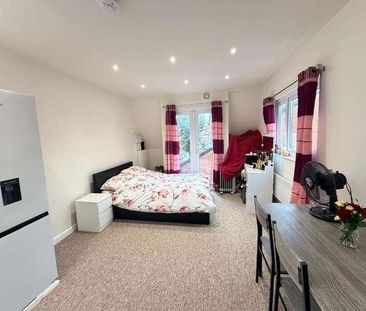 Bell Hill, Rothwell, NN14 - Photo 1