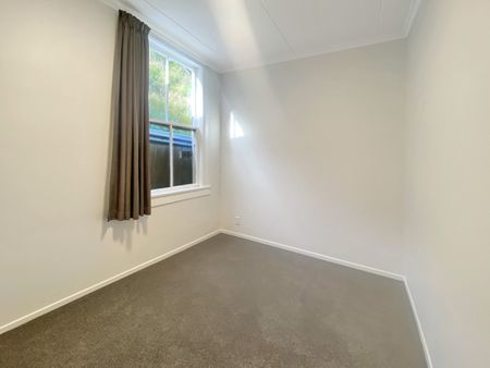 Moa Point 2 bedroom with sea views! - Photo 3