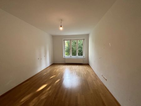 1190! Perfekt aufgeteilte 4 Zimmer Wohnung mit Loggia in Grünruhelage! - Photo 2