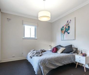 HIGH QUALITY RENOVATED HOME IN GREAT CENTRAL LOCATION - Photo 5